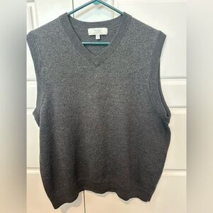 TURNBURY sweater vest. Extra fine Marino wool. Size large.